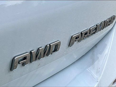 Used 2021 Chevrolet Equinox Premier AWD/4WD image 23