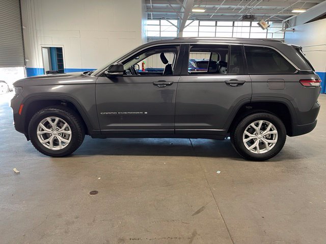Used 2023 Jeep Grand Cherokee Limited AWD/4WD image 6