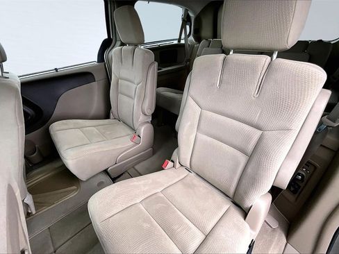 Used 2014 Chrysler Town & Country Touring image 26