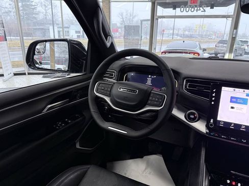 Used 2025 Jeep Wagoneer Series II AWD/4WD image 49