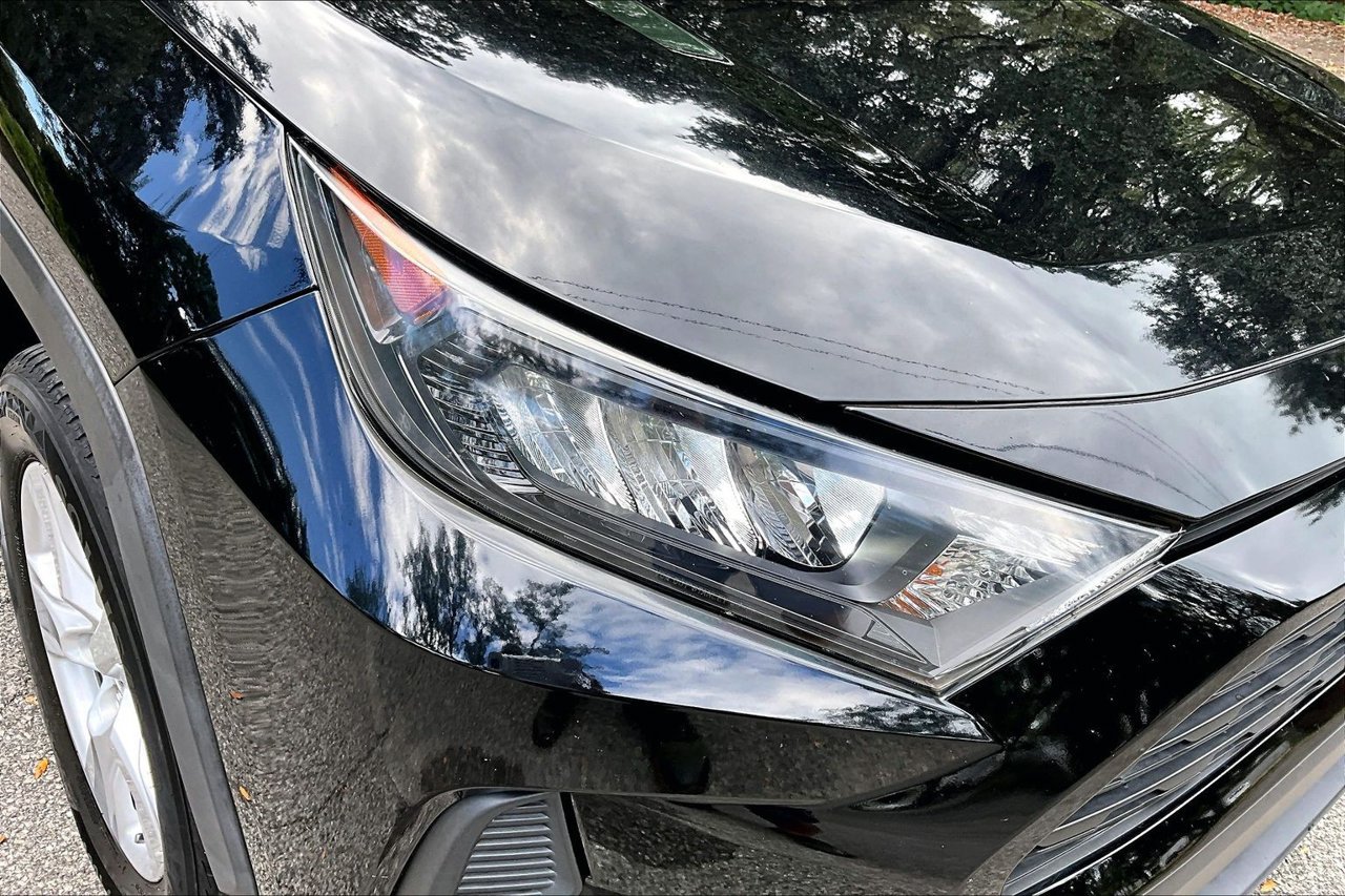 Used 2020 Toyota RAV4 LE AWD/4WD image 33