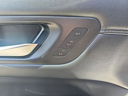 Used 2024 Nissan Pathfinder Platinum AWD/4WD image 12