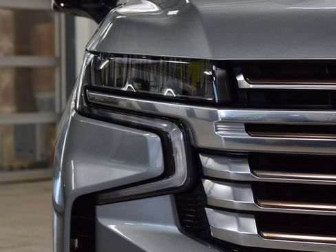Used 2024 Chevrolet Tahoe High Country AWD/4WD image 12
