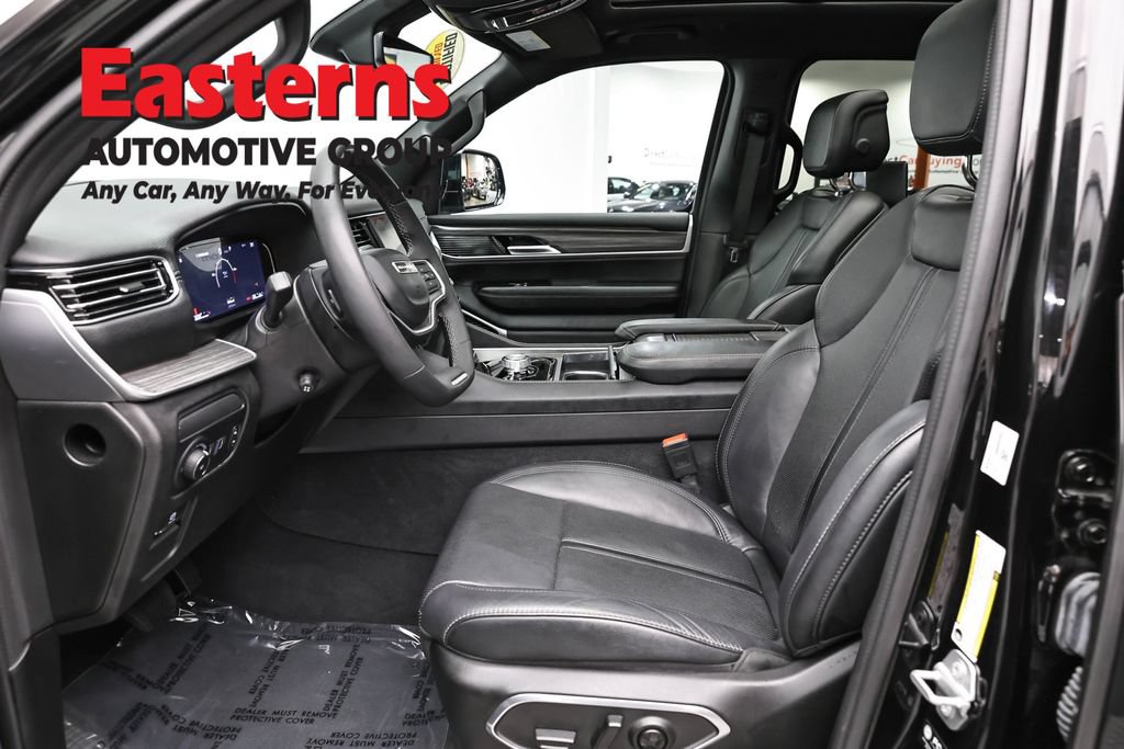 Used 2024 Jeep Wagoneer Series III w/ Premium Group I AWD/4WD image 15