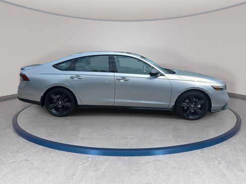 Used 2025 Honda Accord Sport image 4