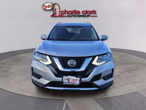 Used 2018 Nissan Rogue SV image 9