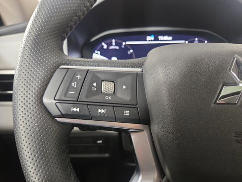 New 2025 Mitsubishi Outlander SE image 15