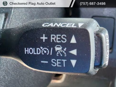 Used 2017 Toyota RAV4 XLE AWD/4WD image 27