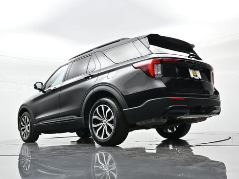 Used 2025 Ford Explorer ST-Line AWD/4WD image 25