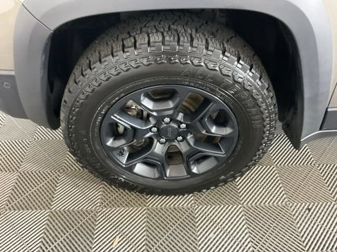 Used 2020 Jeep Cherokee Trailhawk AWD/4WD image 31