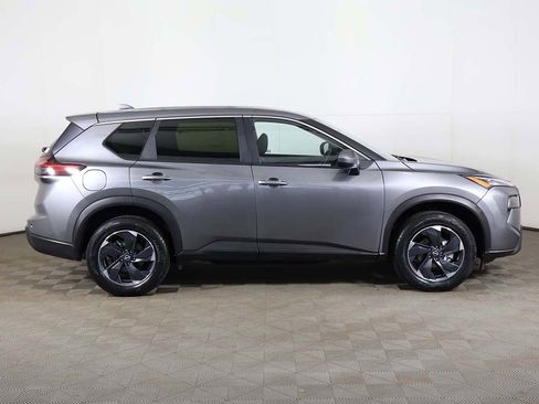 Used 2024 Nissan Rogue SV FWD image 16