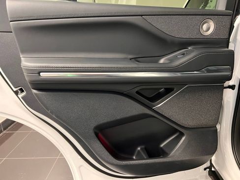 Used 2025 Lincoln Navigator Reserve w/ Jet Appearance Package image 41