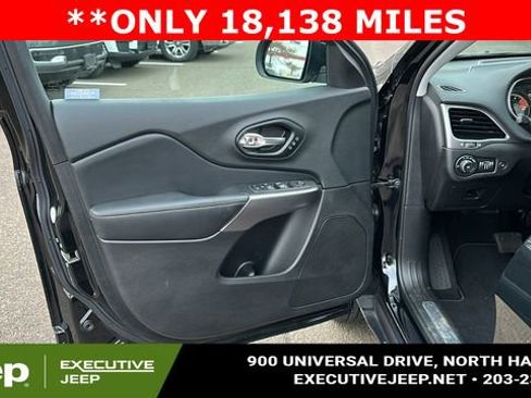 Used 2021 Jeep Cherokee Limited image 8