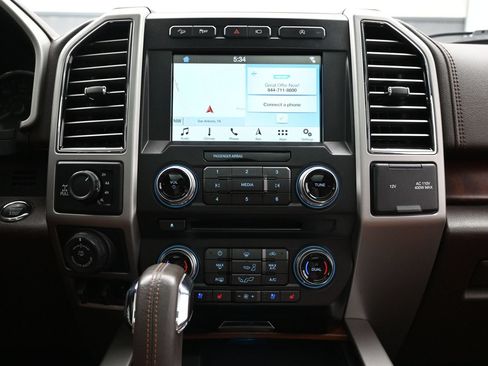 Used 2018 Ford F150 King Ranch w/ Equipment Group 601A Luxury AWD/4WD image 17