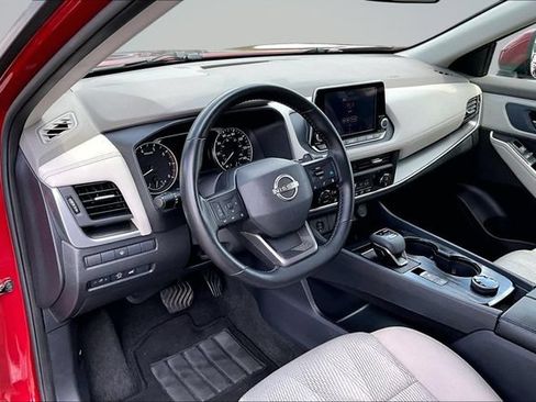 Used 2025 Nissan Rogue SV AWD/4WD image 16
