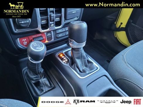 Used 2024 Jeep Gladiator Mojave AWD/4WD image 12
