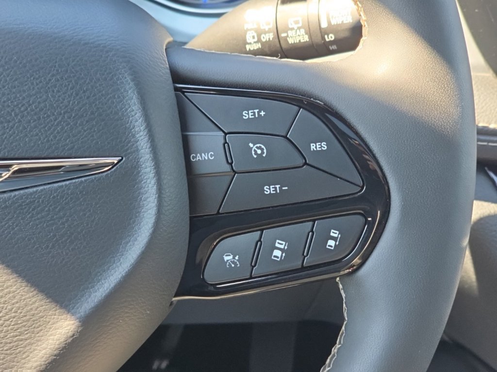 Certified 2026 Chrysler Pacifica Limited w/ S Appearance Package FWD image 30