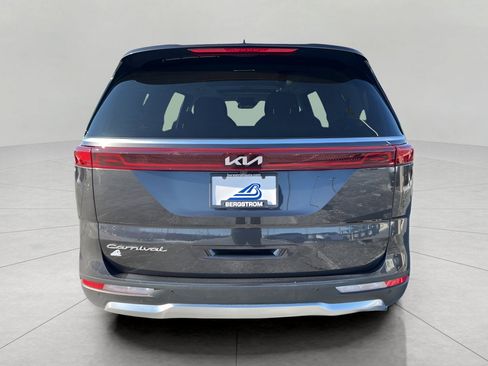 Used 2022 Kia Carnival SX Prestige image 7