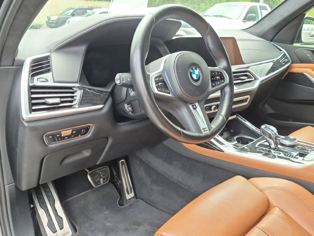 Used 2022 BMW X7 xDrive40i w/ M Sport Package AWD/4WD image 39