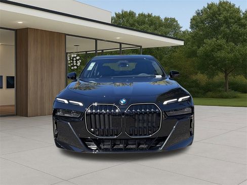 New 2026 BMW 740i image 2