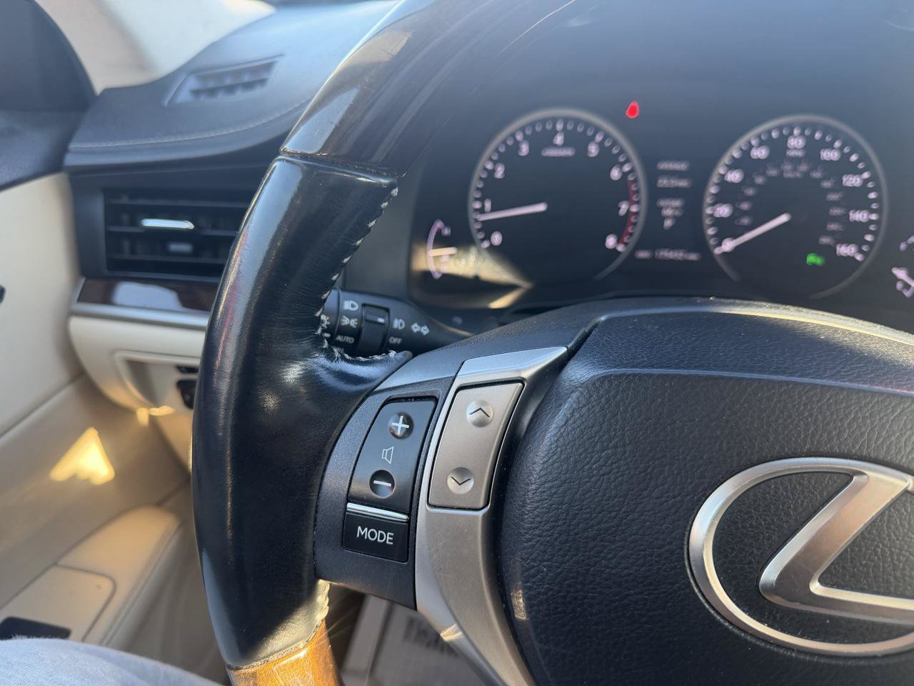 Used 2014 Lexus ES 350 w/ Luxury Package FWD image 26