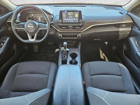 Used 2025 Nissan Altima 2.5 SV image 16