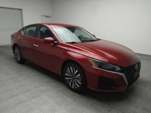 Used 2023 Nissan Altima 2.5 SV AWD/4WD image 13