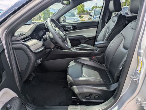 Used 2025 Jeep Compass Limited AWD/4WD image 17