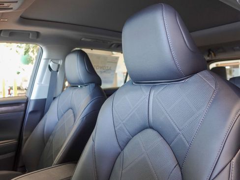 New 2026 Toyota Highlander Platinum image 10