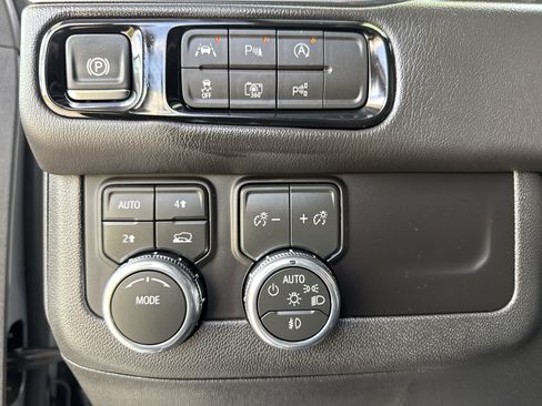 New 2026 GMC Yukon Denali w/ Sun & Power Step Package AWD/4WD image 19
