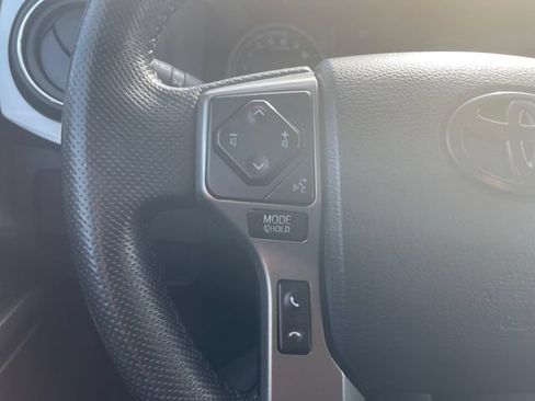 Used 2020 Toyota Tacoma SR5 AWD/4WD image 25