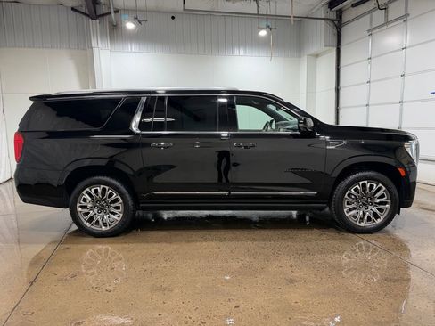 Used 2023 GMC Yukon XL Denali Ultimate AWD/4WD image 18