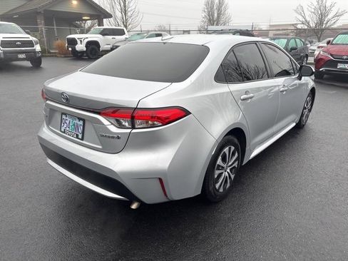 Used 2022 Toyota Corolla LE image 2
