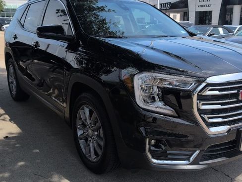 Used 2024 GMC Terrain SLT FWD image 1