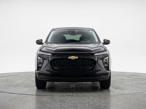 Used 2025 Chevrolet TrailBlazer LT FWD image 2