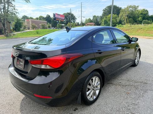 Used 2015 Hyundai Elantra SE w/ Option Group 02 FWD image 6