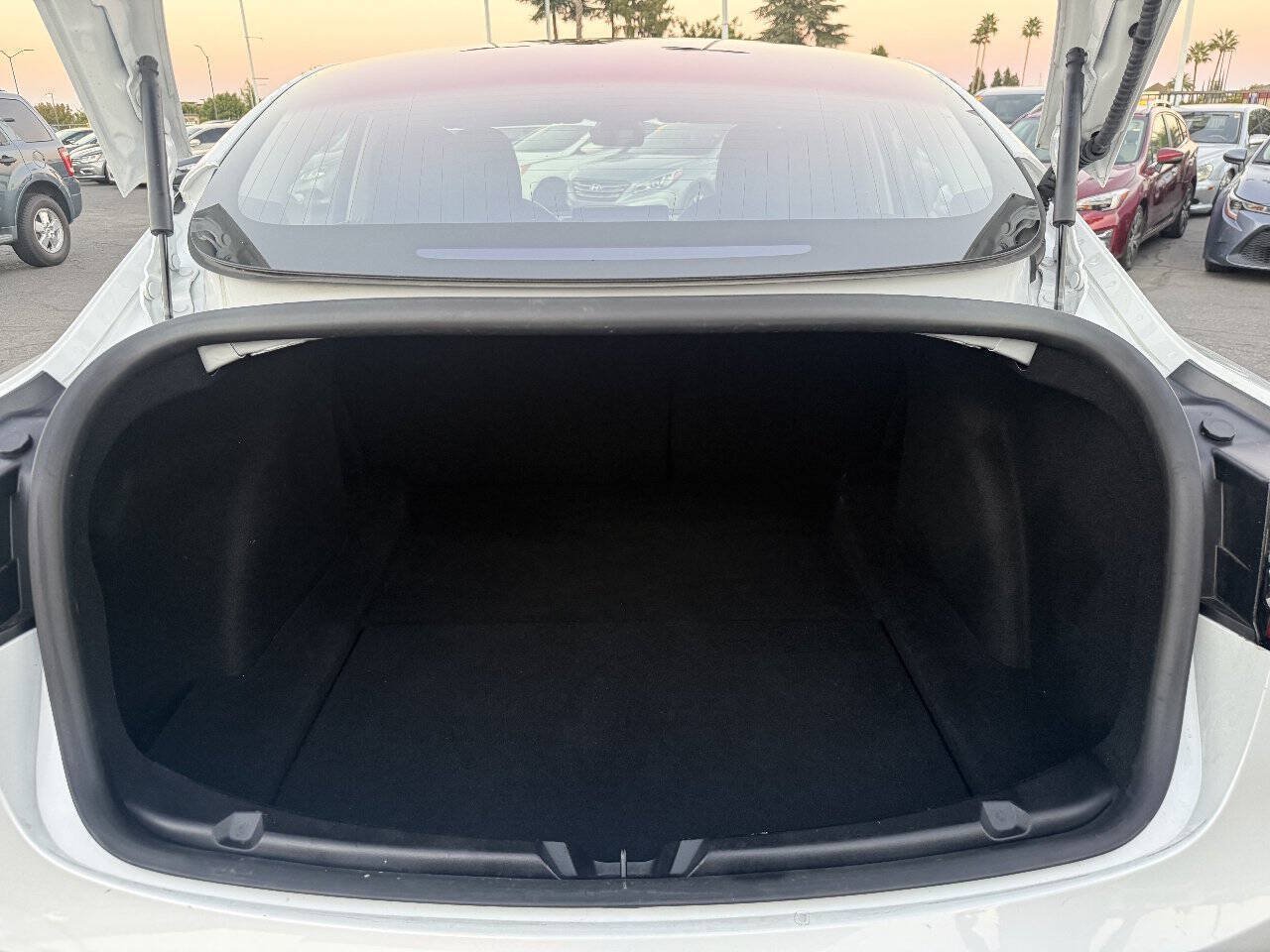 Used 2018 Tesla Model 3 Long Range RWD image 17