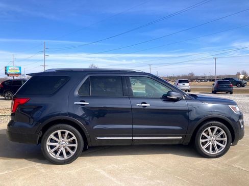 Used 2017 Ford Explorer Limited w/ Equipment Group 301A FWD image 2