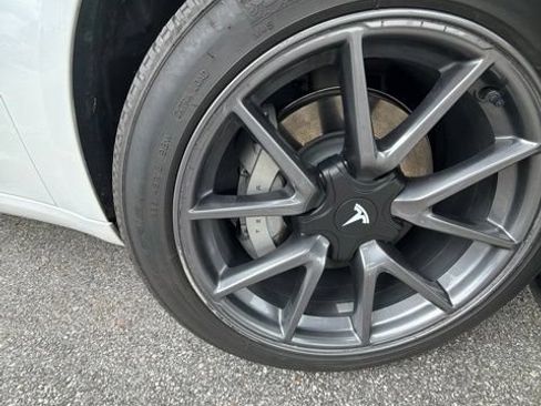 Used 2022 Tesla Model 3 Long Range AWD/4WD image 5