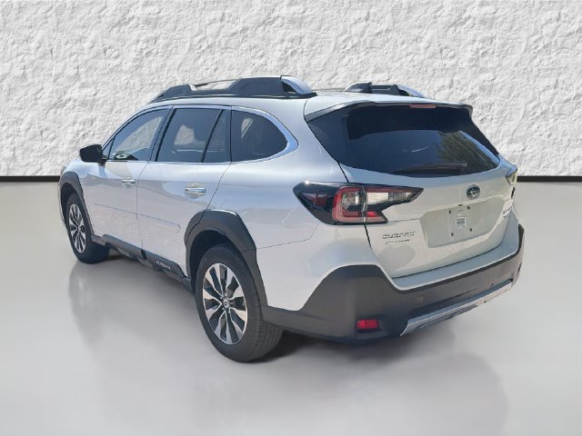 Used 2025 Subaru Outback Touring AWD/4WD image 5