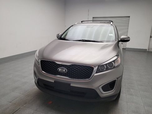 Used 2017 Kia Sorento AWD w/ LX Convenience Package image 15