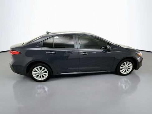 Used 2025 Toyota Corolla LE w/ LE Premium Package FWD image 8