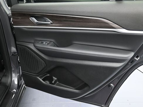 New 2025 Jeep Grand Cherokee L Limited image 36