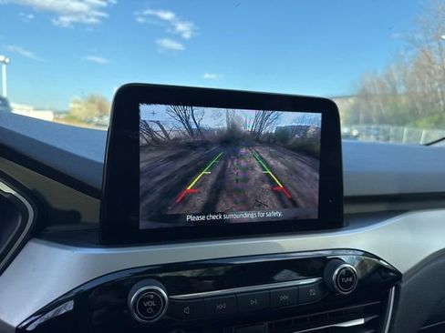 Used 2020 Ford Escape SE image 14