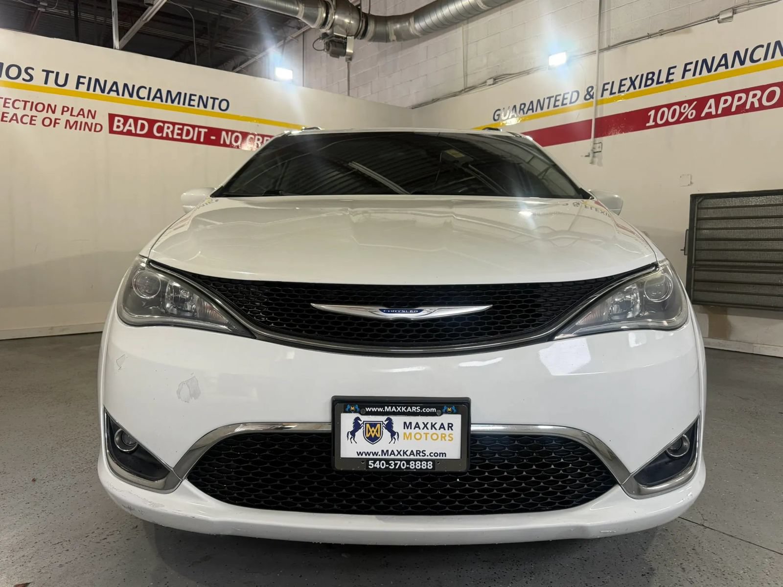 Used 2018 Chrysler Pacifica Touring-L FWD image 2