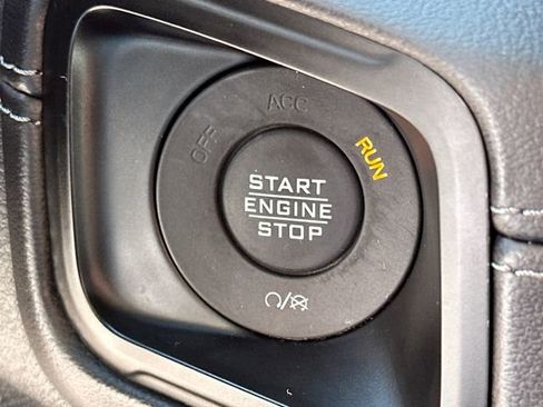 Used 2025 Jeep Wrangler Unlimited Rubicon AWD/4WD image 29