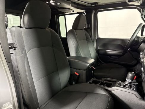 Used 2021 Jeep Gladiator Willys image 12