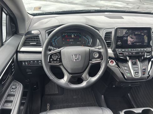 Certified 2024 Honda Odyssey Touring image 27