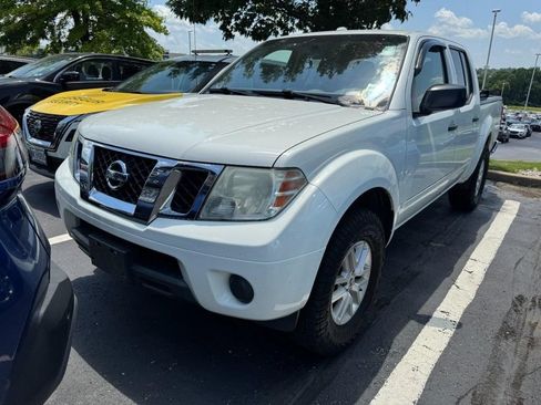 Used 2015 Nissan Frontier PRO-4X w/ Pro-4x Luxury Package AWD/4WD image 2