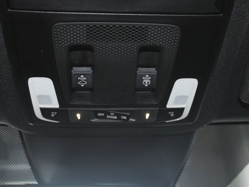 Used 2025 Honda Pilot TrailSport image 40